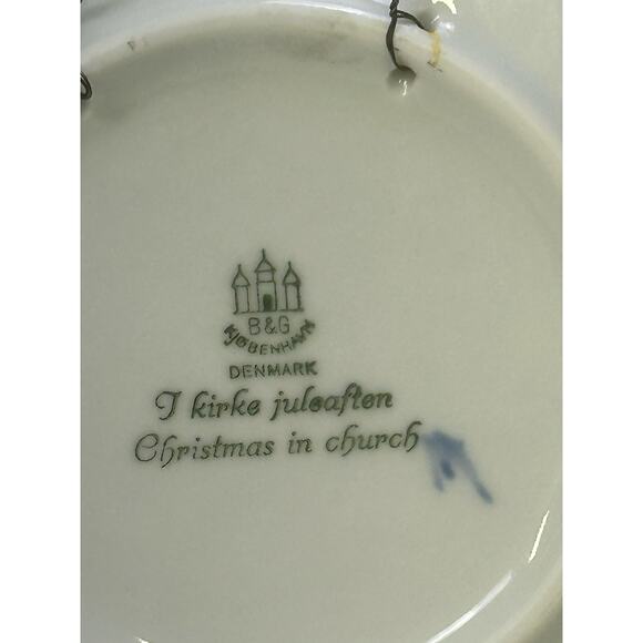 Bing and Grondahl Denmark 1968 Annual Christmas Plate 'Christmas in Church' - Picture 6 of 6